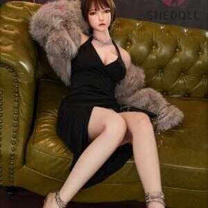 [SHEDOLL] 冷月 158cm｜Cカップ｜ブラックベルベット ディープV ママドレス｜背徳級ボディ｜植毛+発熱マンコ｜高級写真用ドール